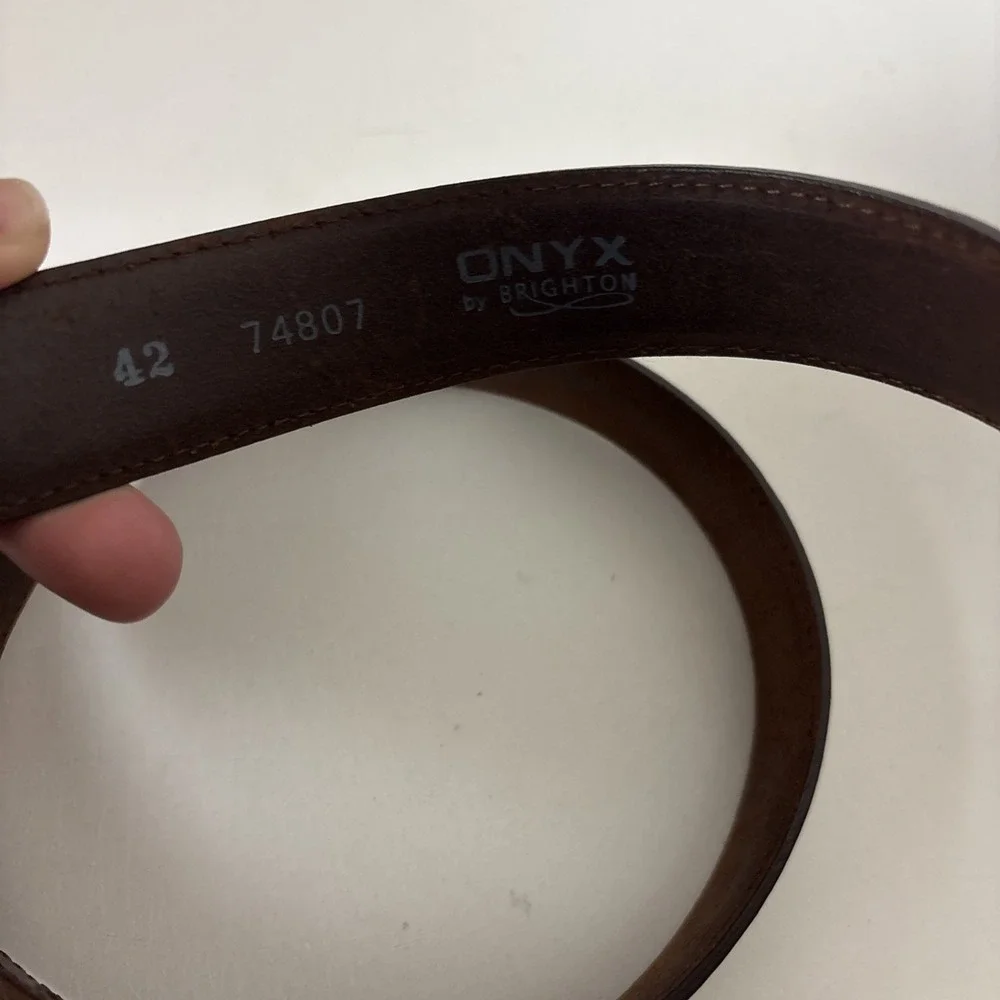 Onyx By Brighton Men's reddish brown leather belt size 42 vintage 1993